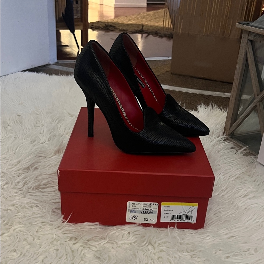 Charles Jourdan Black Textured Heels